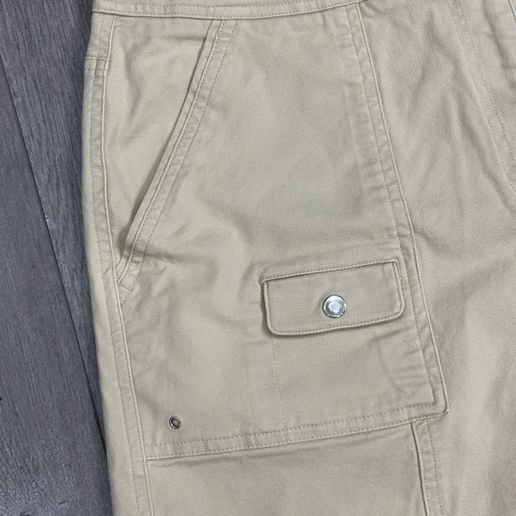 Women's Talbots 12 12P Petite Large Shorts Chino Khakis Khaki Stretch Flat Front - Picture 5 of 8